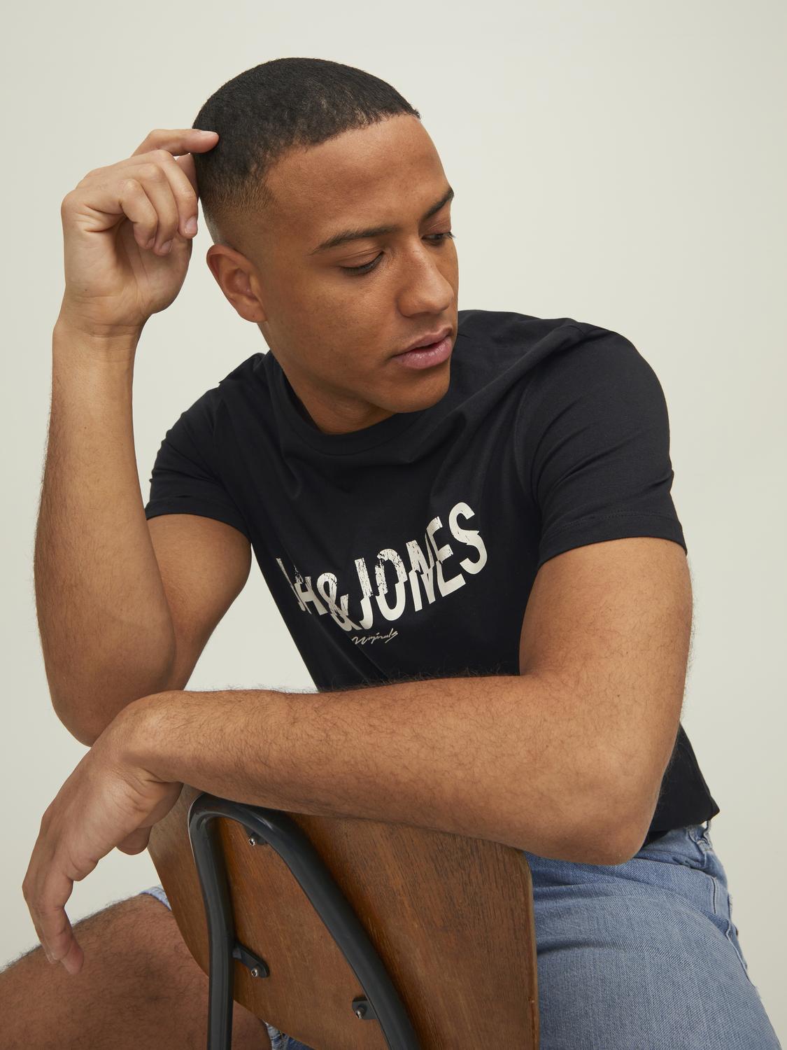 model_shot-creative