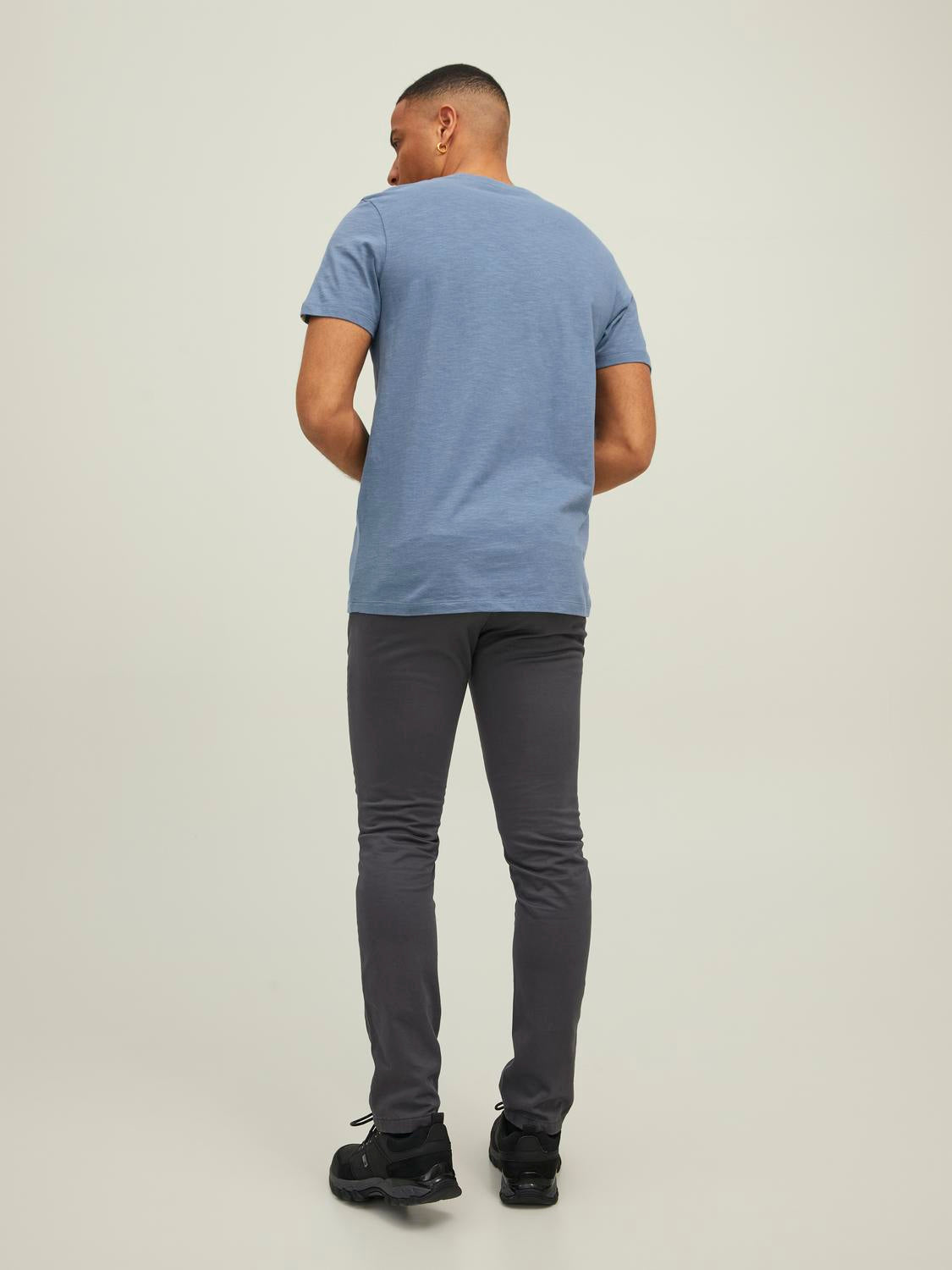 model_shot-back