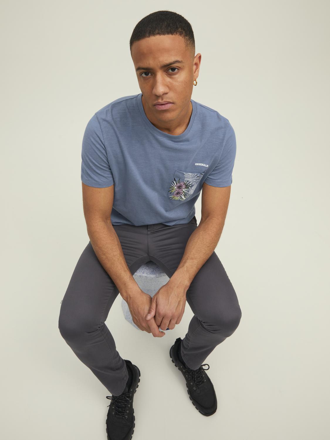 model_shot-creative