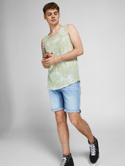 model_shot-creative