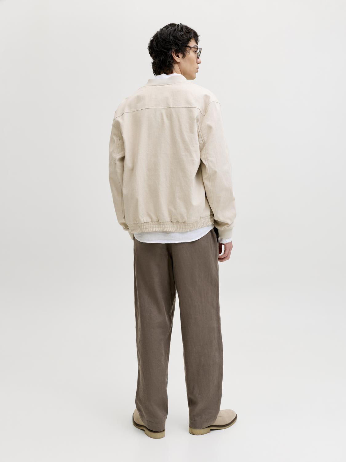 model_shot-back