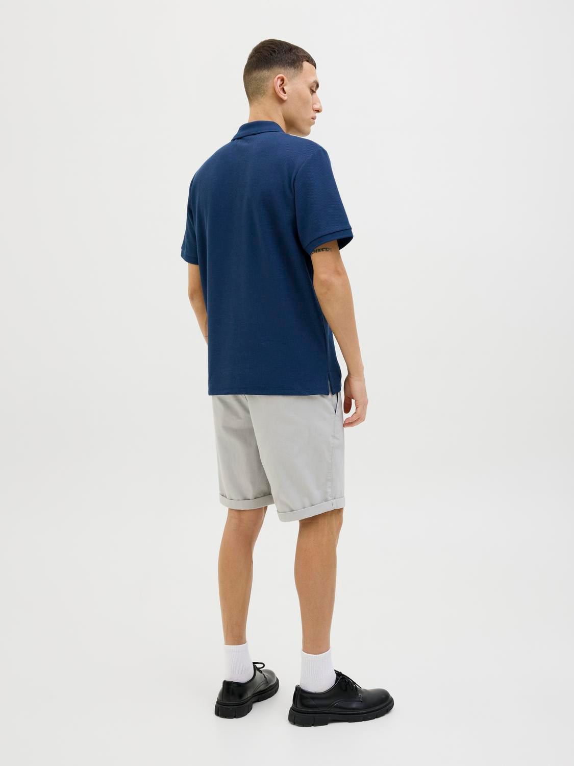 model_shot-back