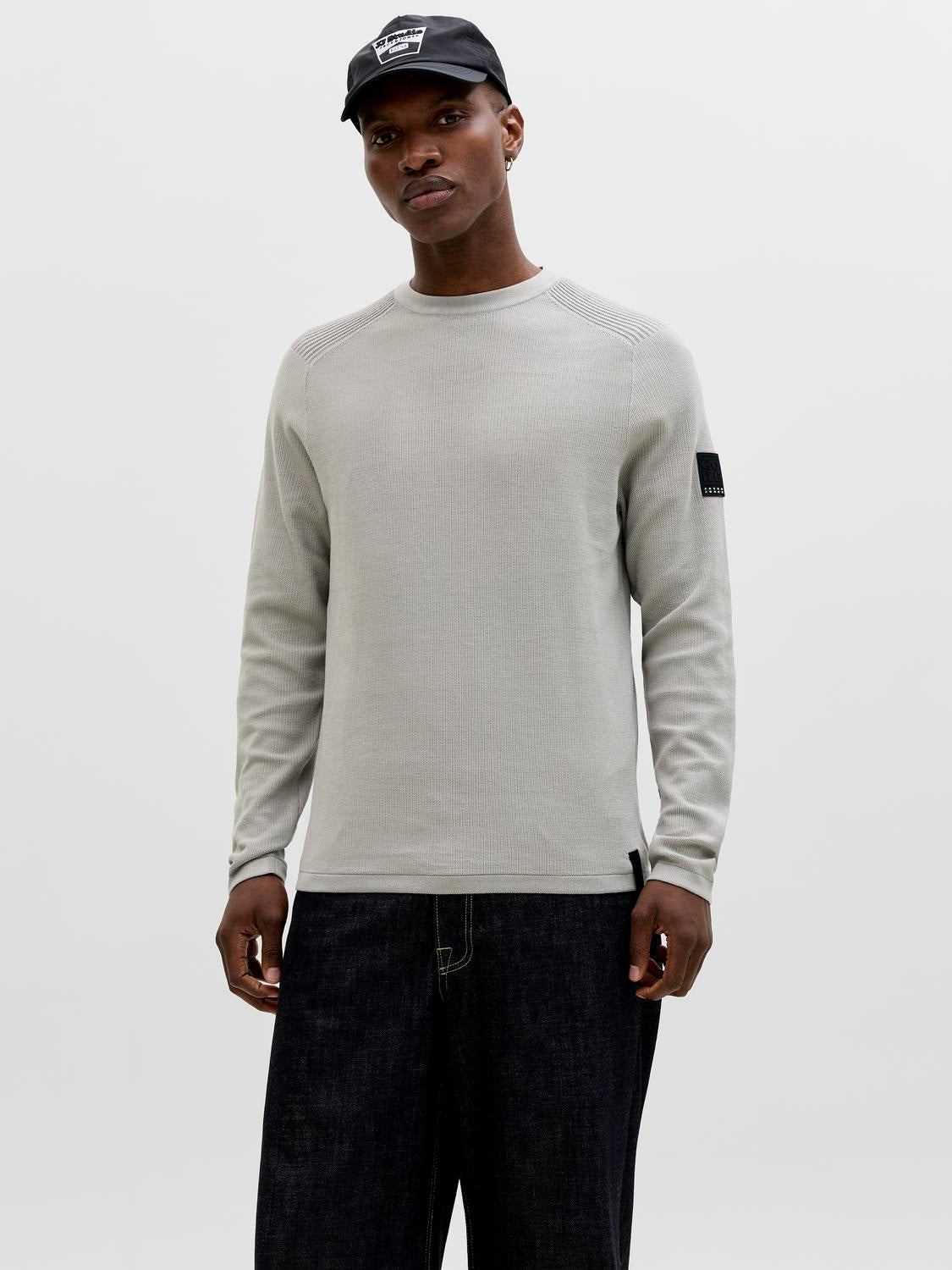 model_shot-front