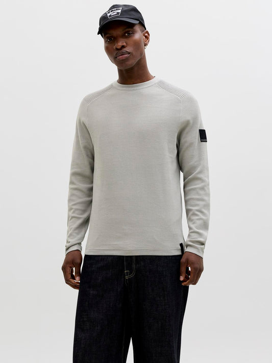 model_shot-front