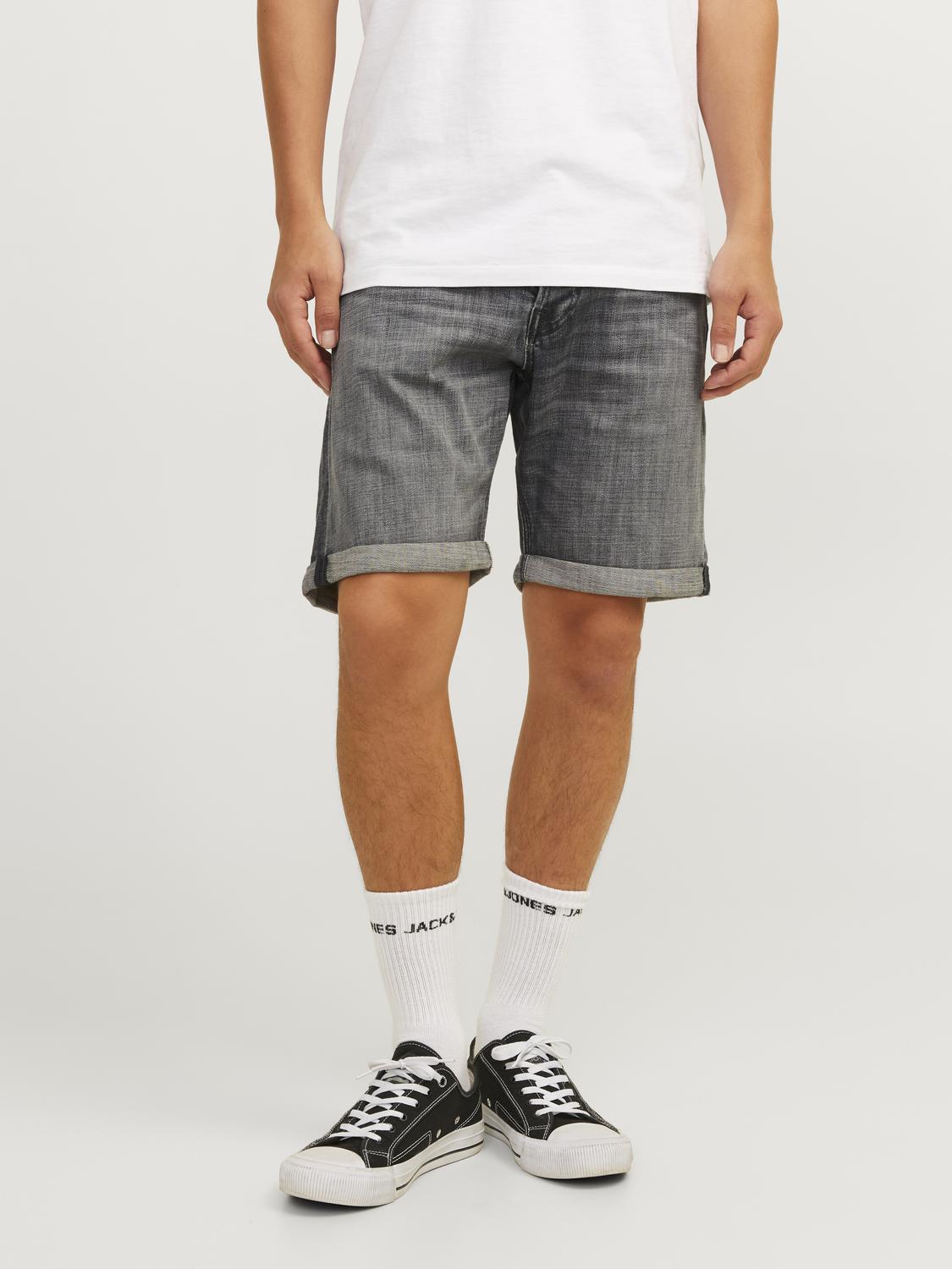 model_shot-front