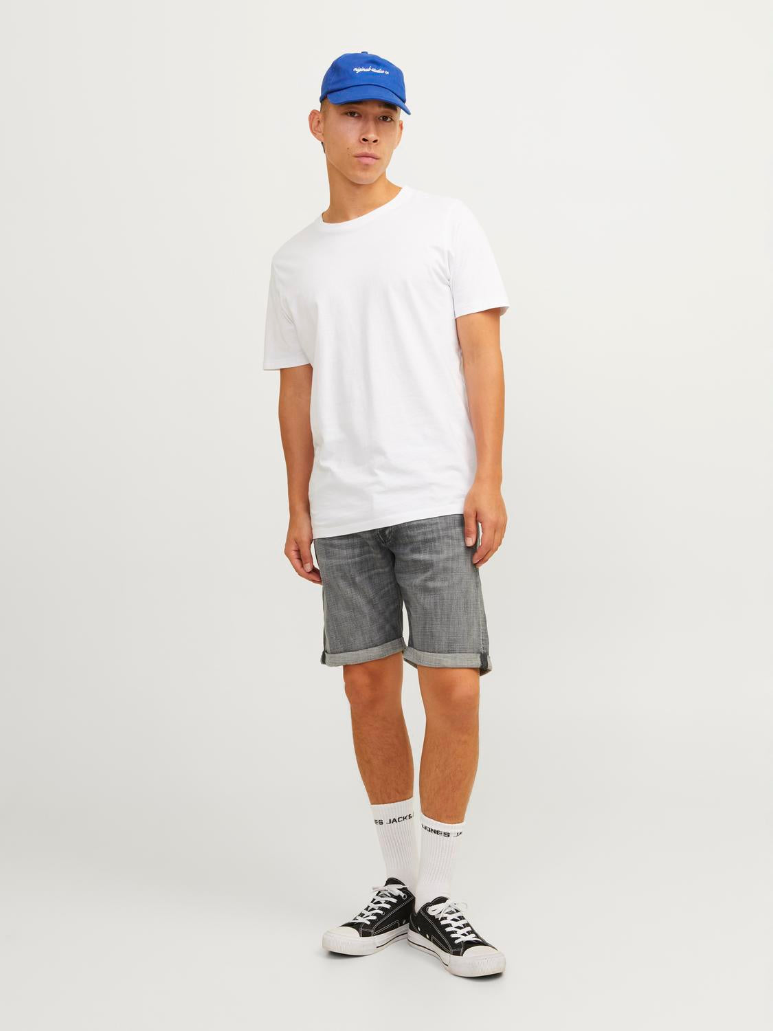 model_shot-front_full