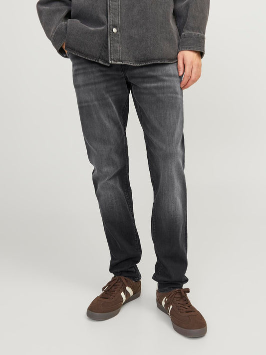 model_shot-front
