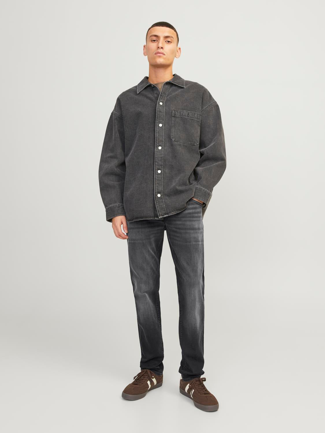 model_shot-front_full