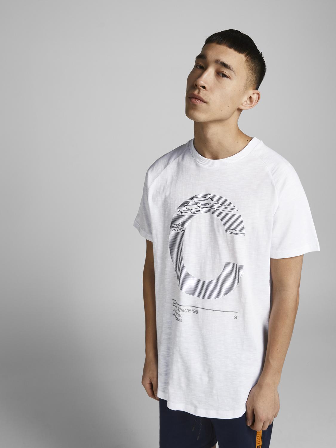 model_shot-creative