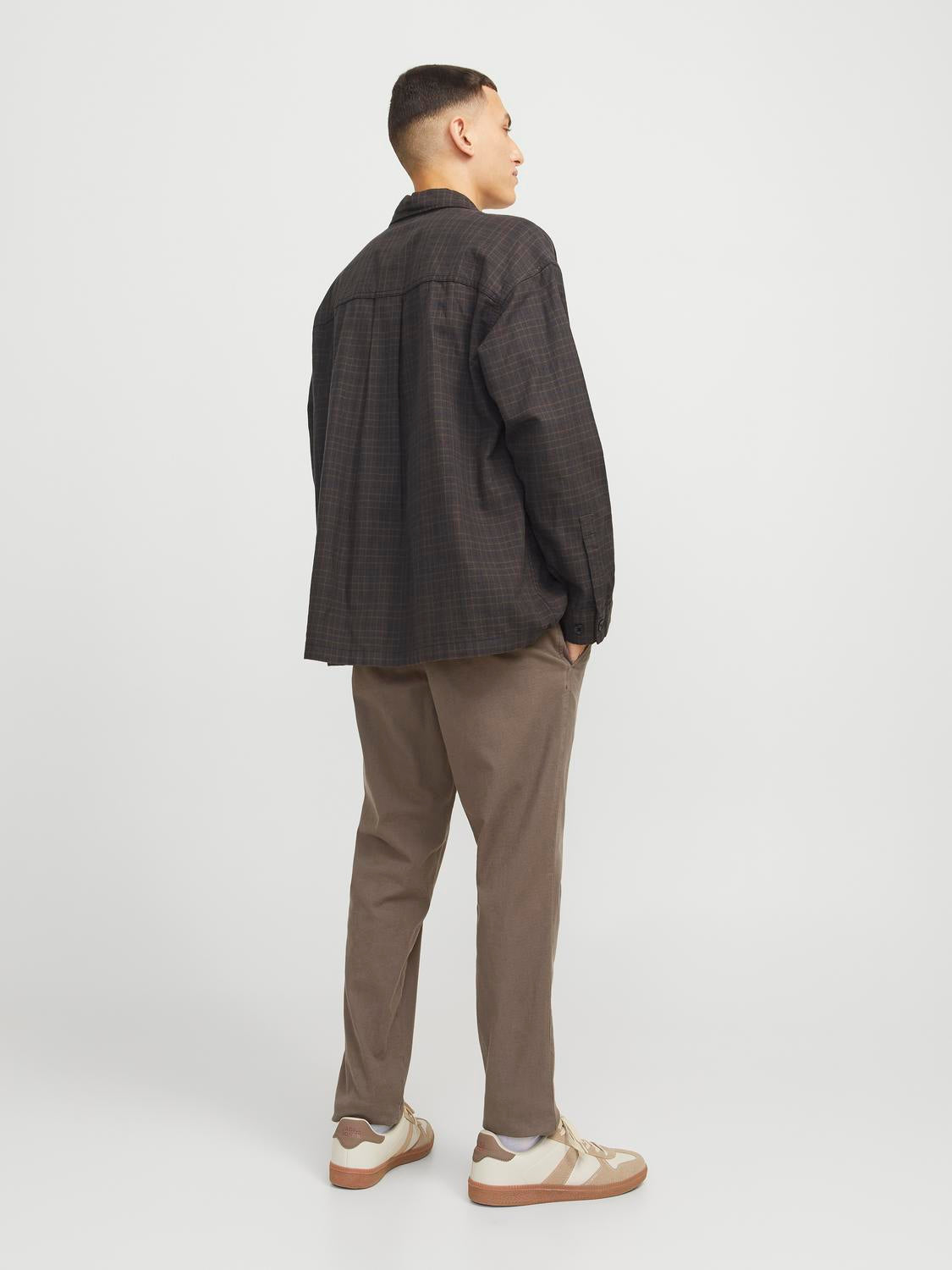 model_shot-back