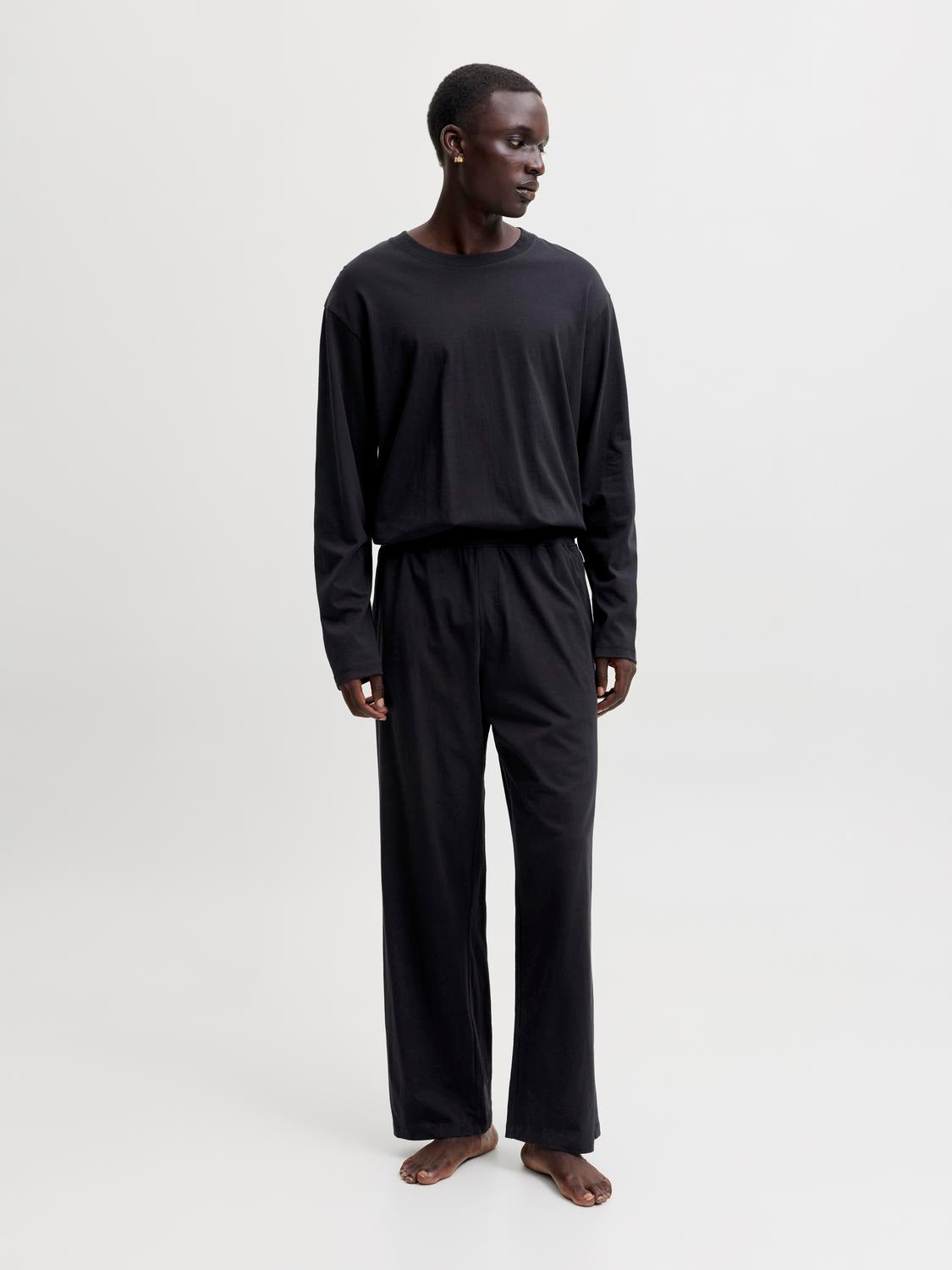 model_shot-front_full