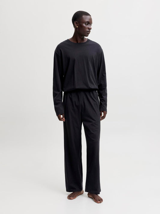 model_shot-front_full
