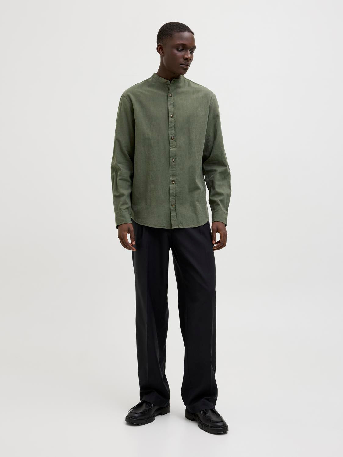 model_shot-front_full