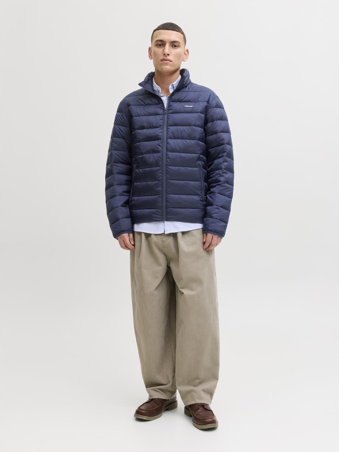 model_shot-front_full