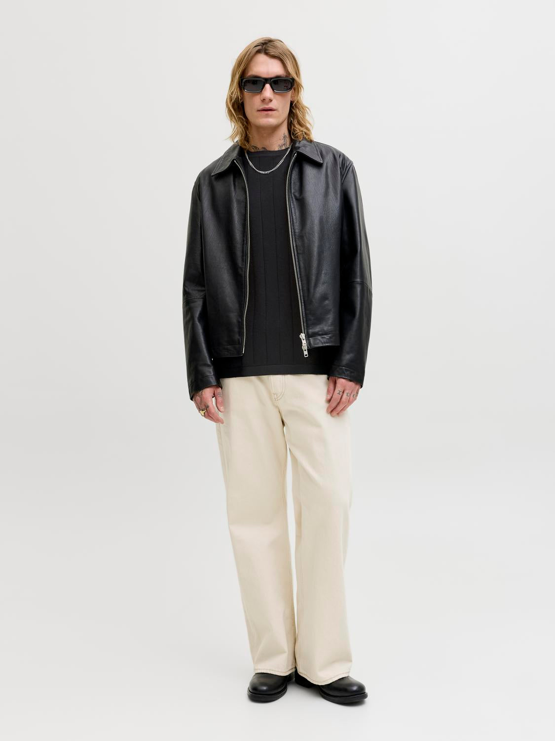 model_shot-front_full