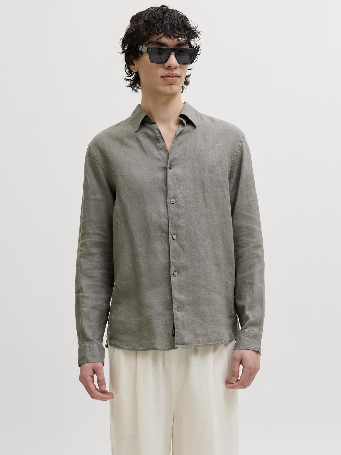 model_shot-front