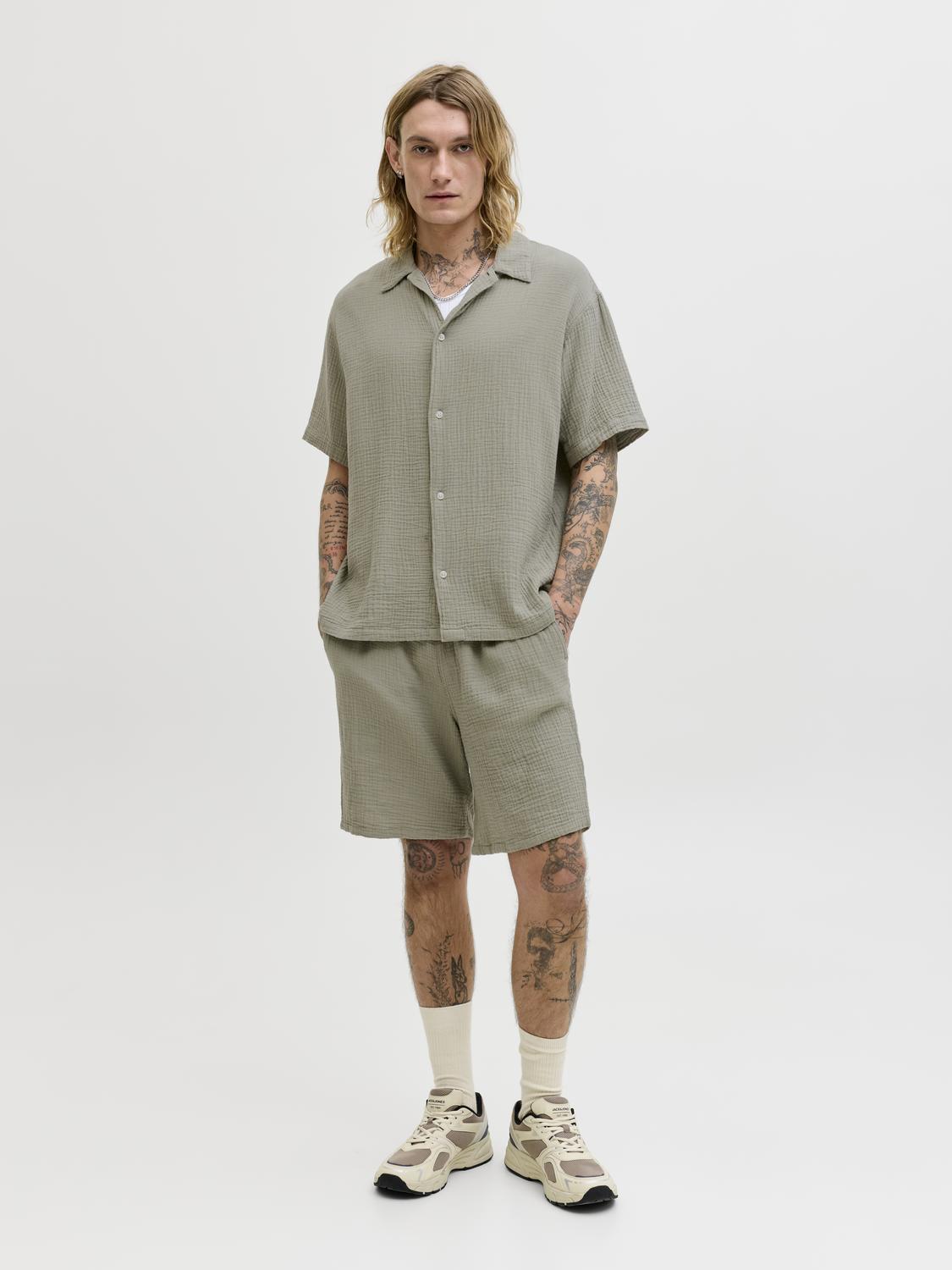 model_shot-front_full