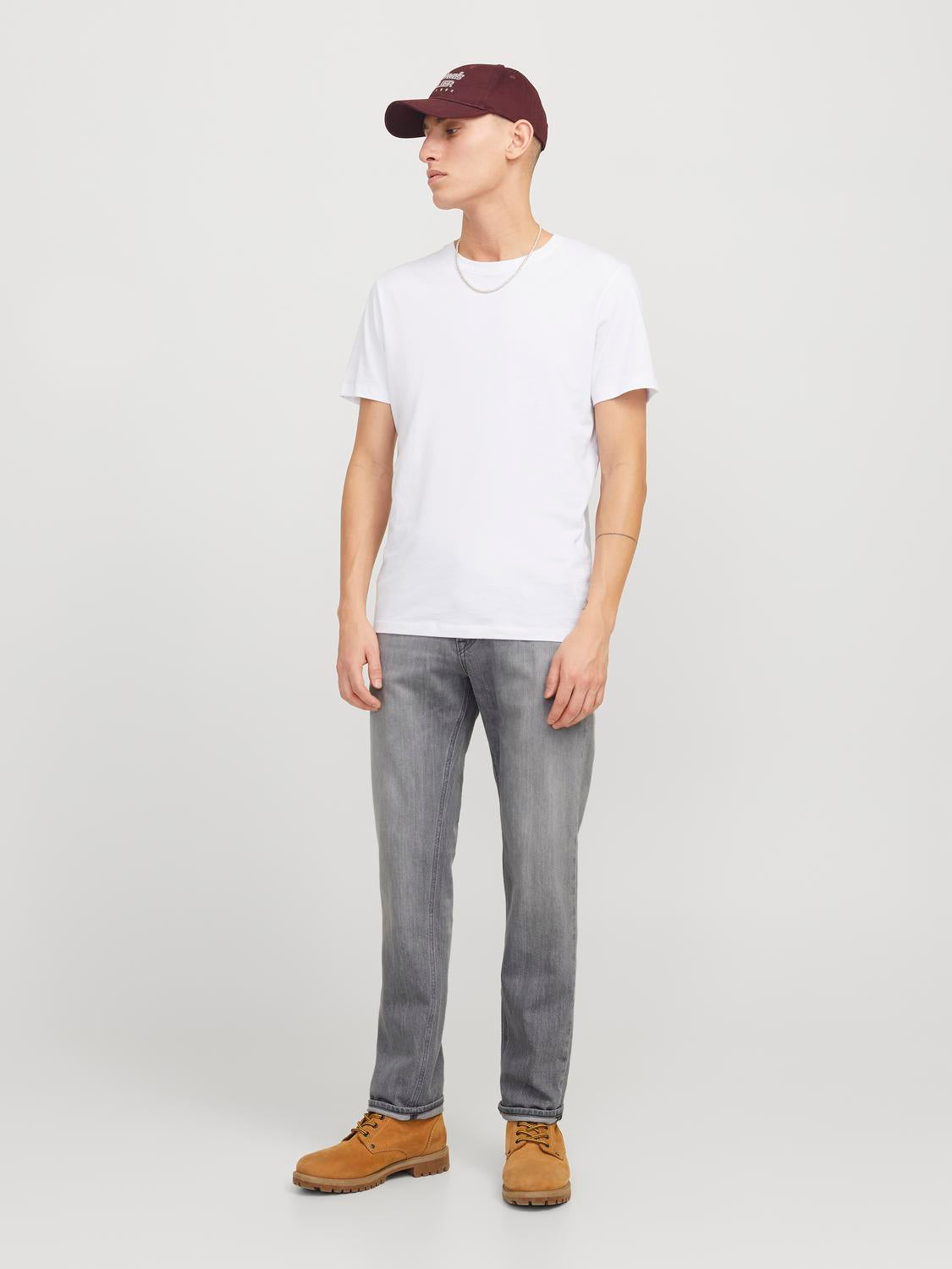 model_shot-front_full