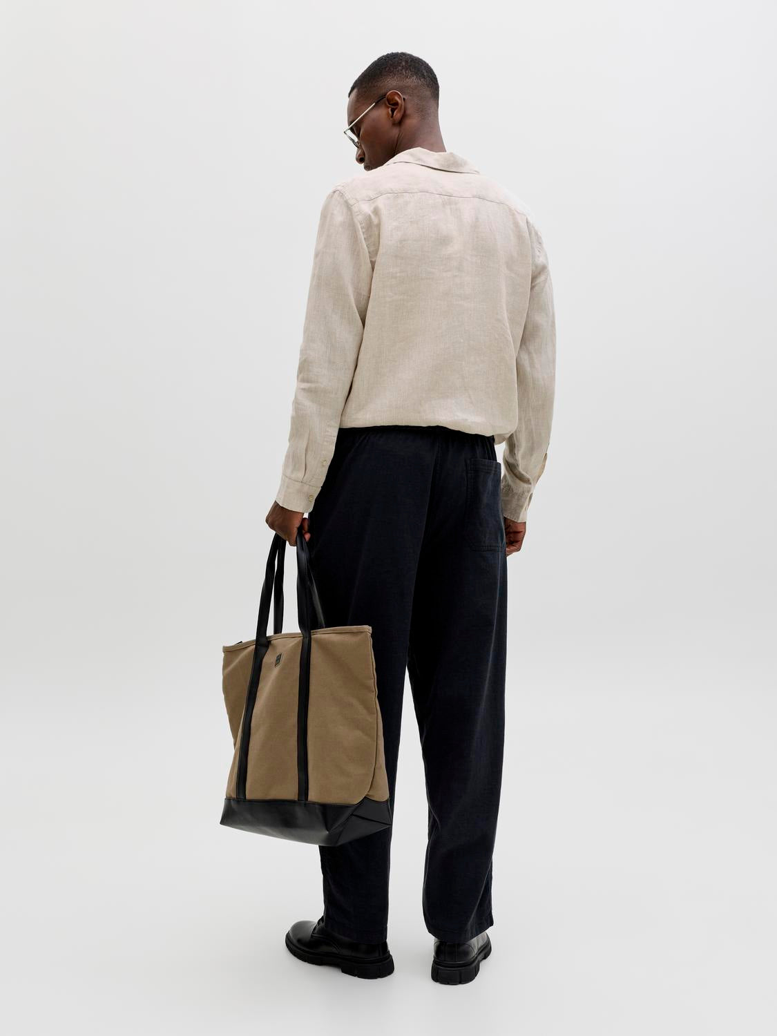model_shot-back