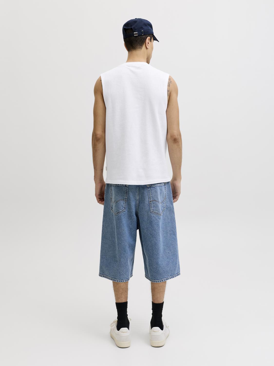 model_shot-back