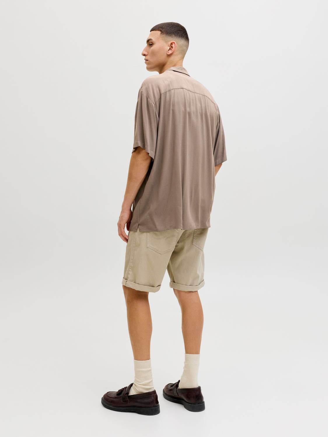 model_shot-back