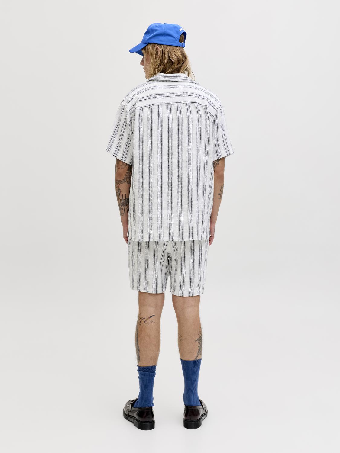 model_shot-back
