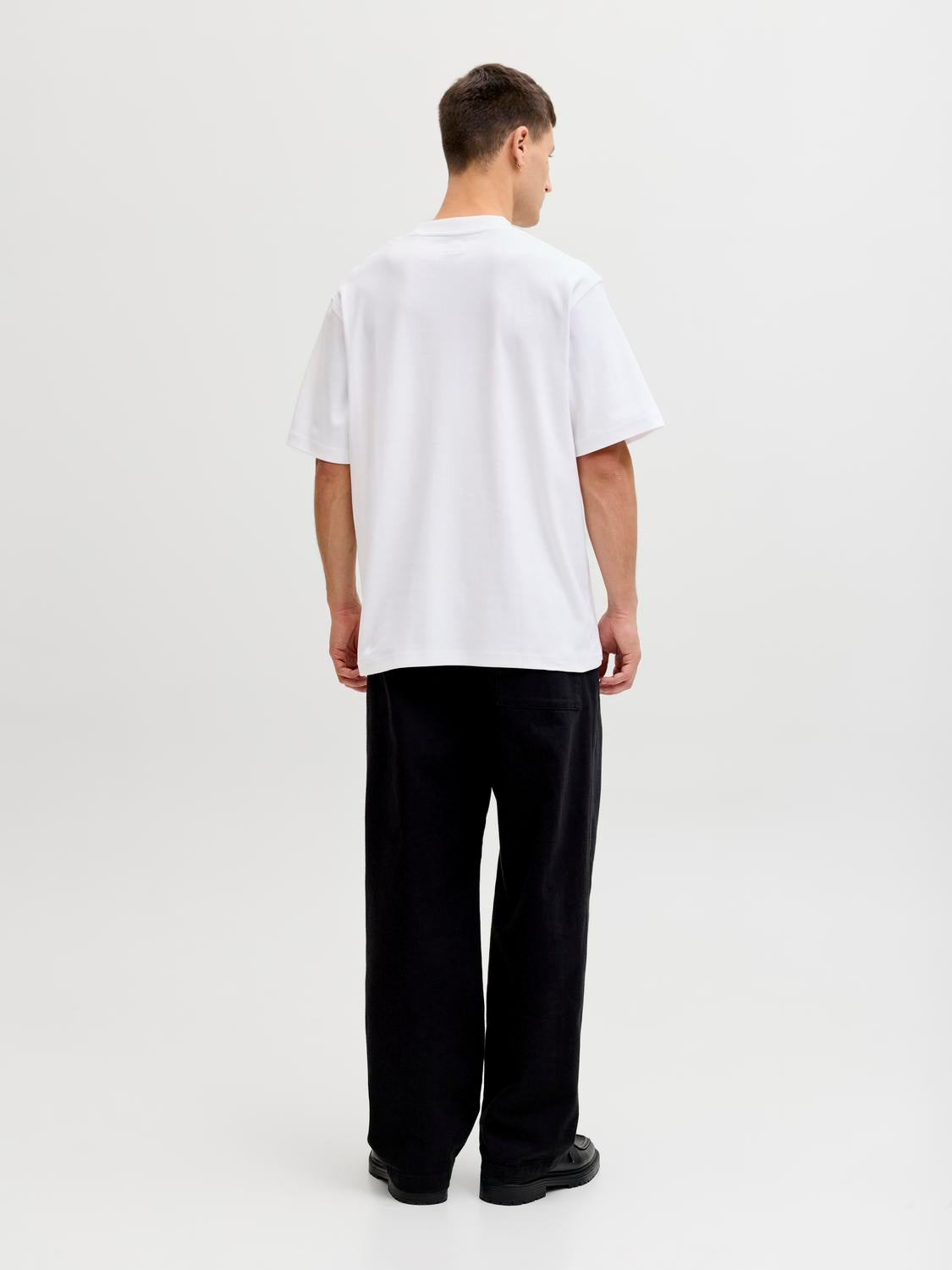 model_shot-back
