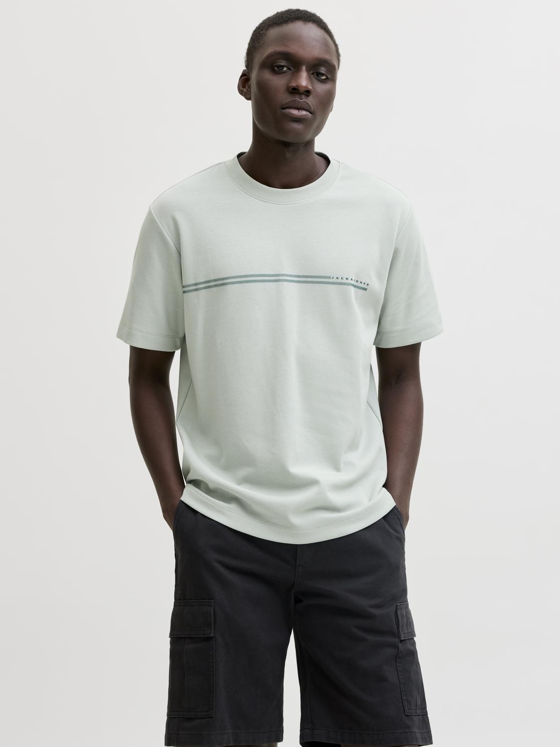 model_shot-front