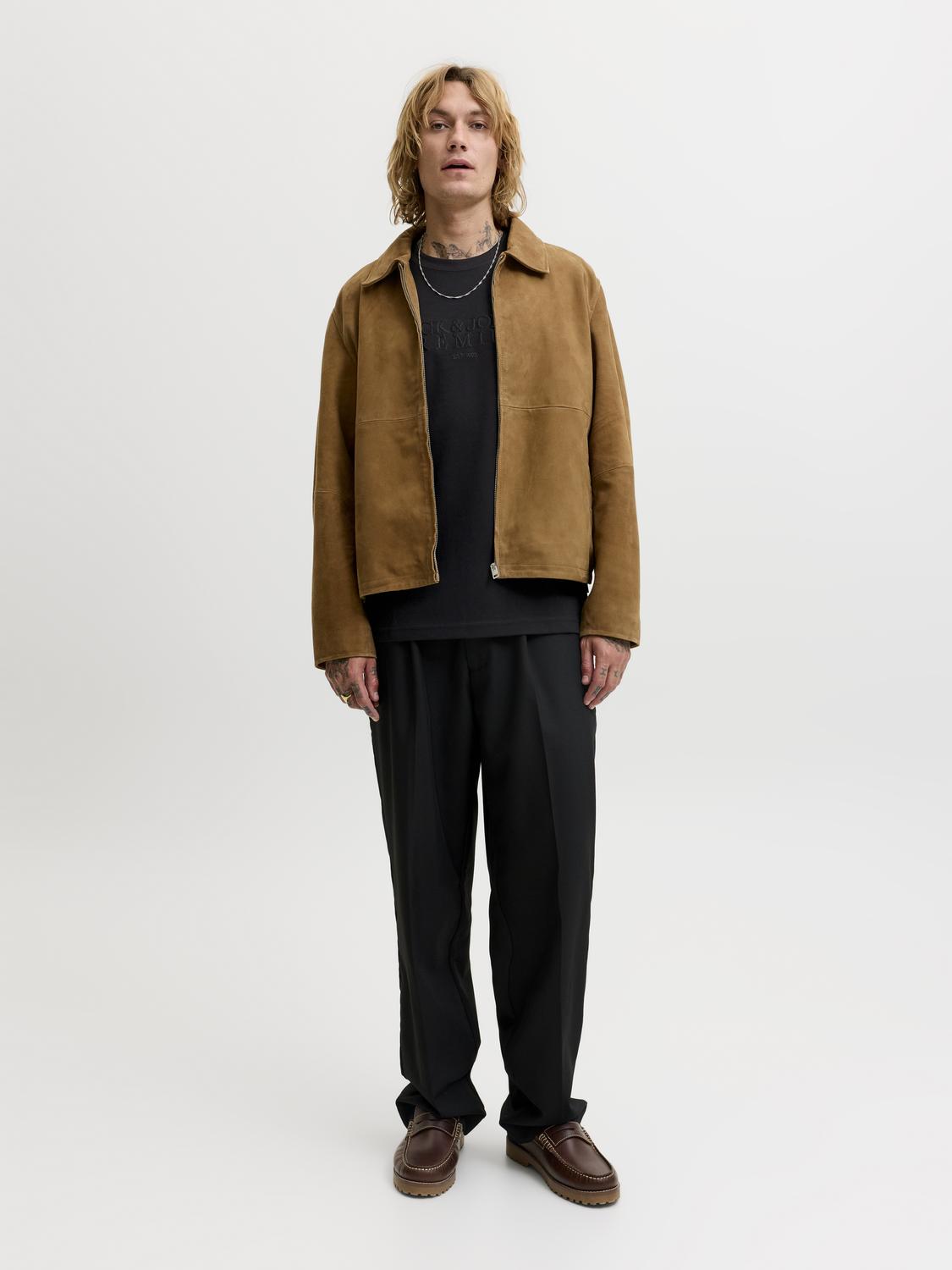 model_shot-front_full