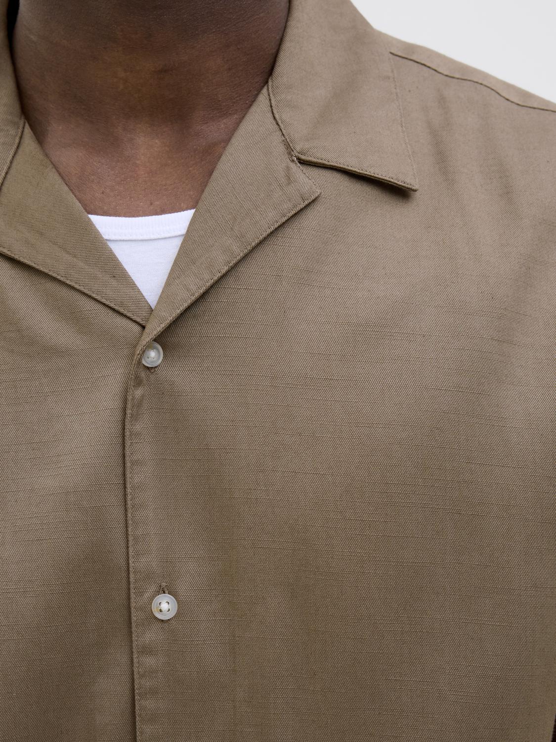 تفاصيل الأزرار للقميص الرجالي