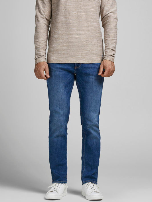 model_shot-front