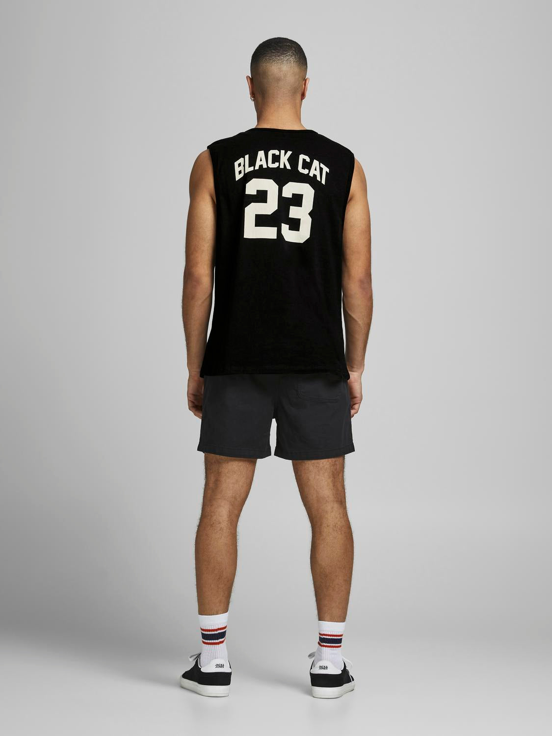 إطلالة خلفية لتانك توب رجالي أسود JCOLEGENDS Black.