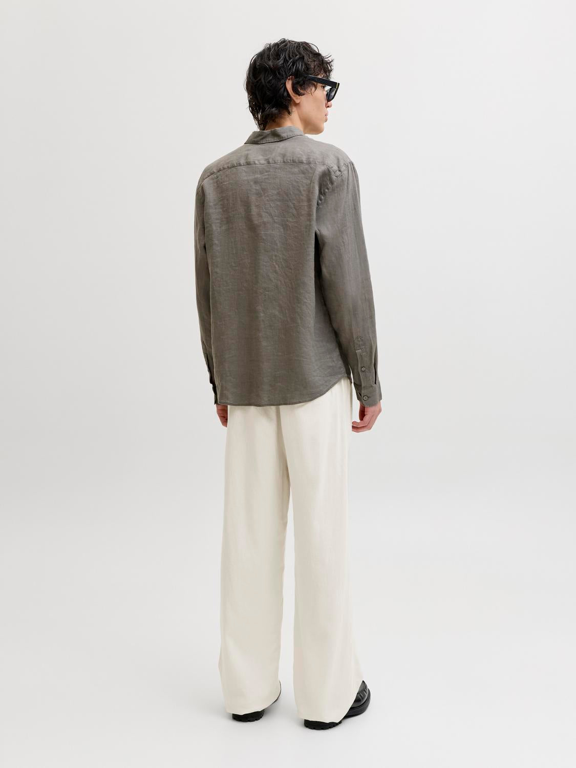 model_shot-back