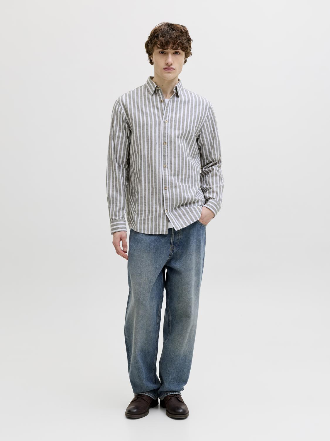 model_shot-front_full
