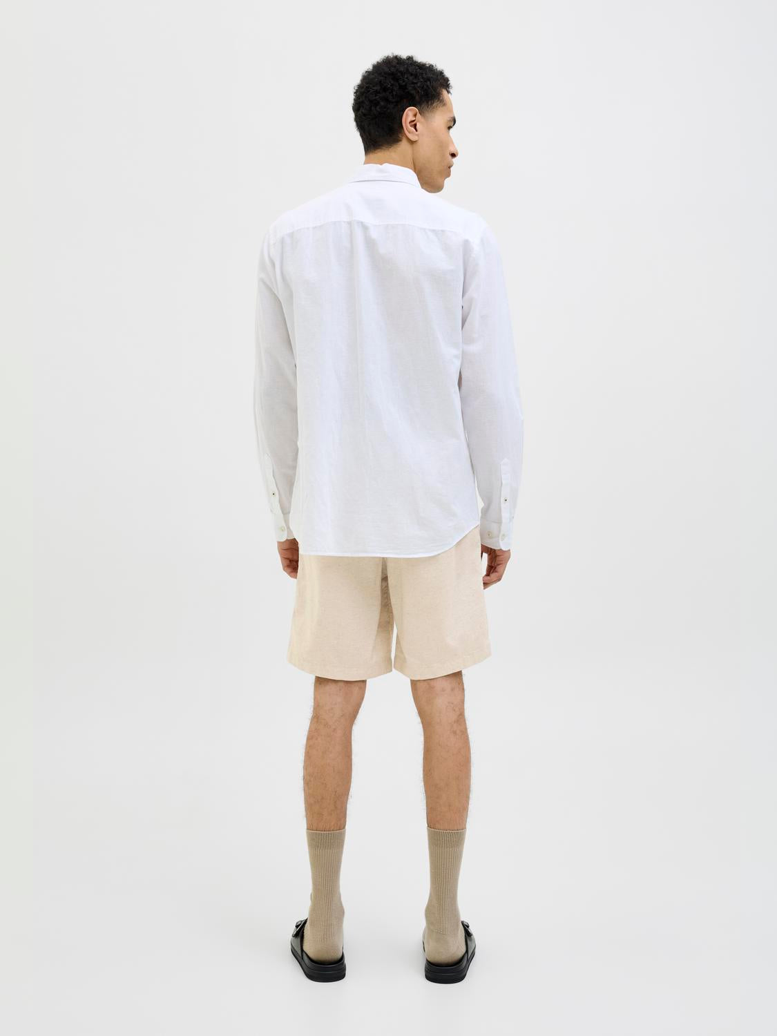 model_shot-back