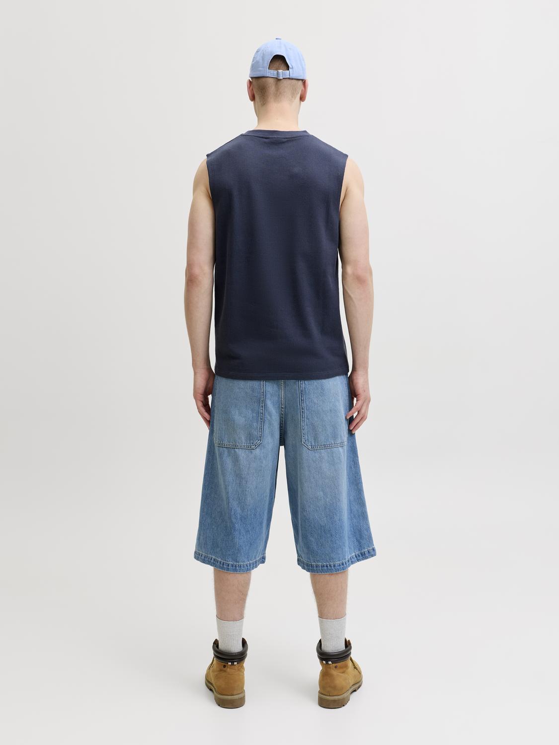model_shot-back