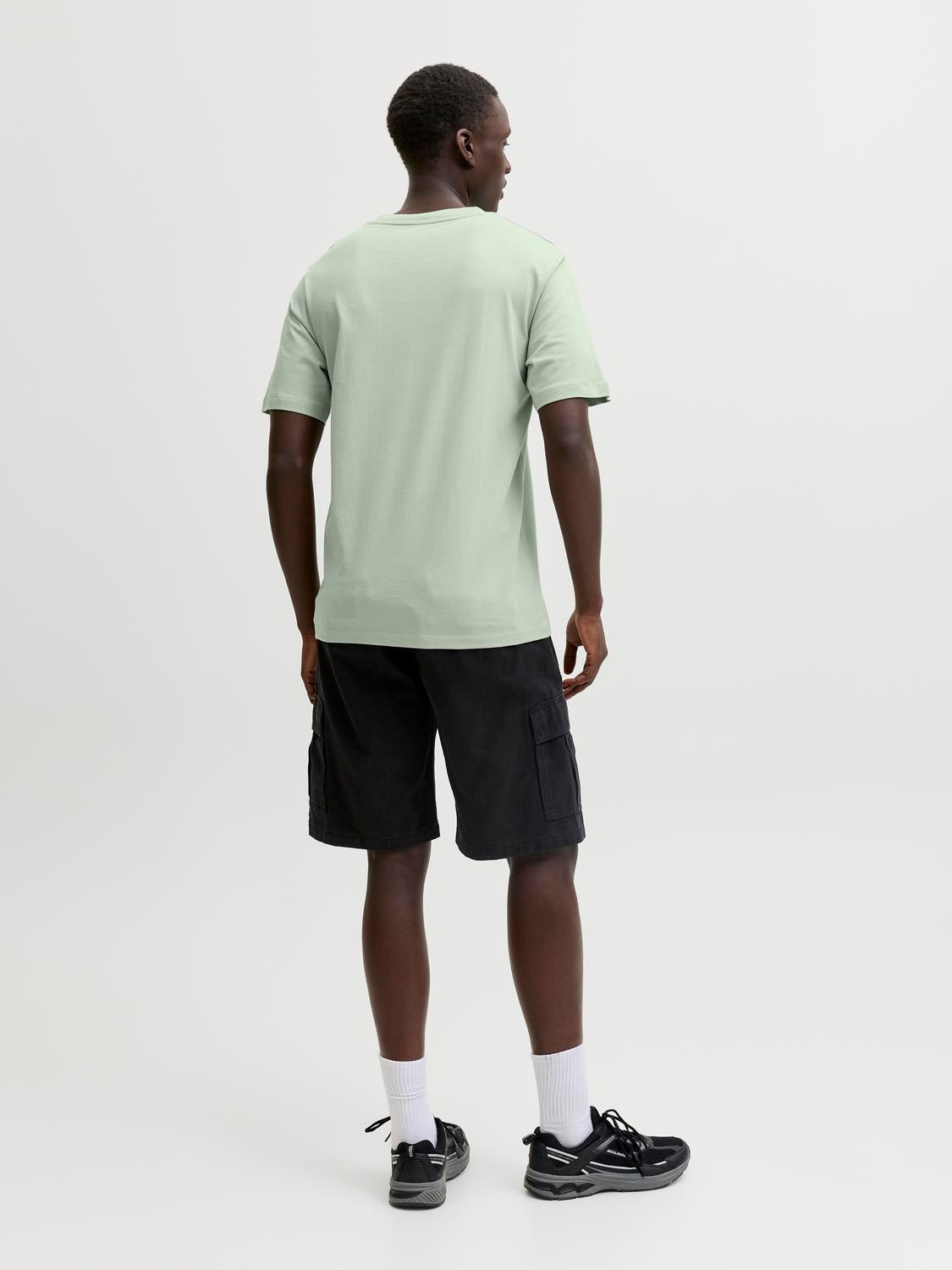 model_shot-back