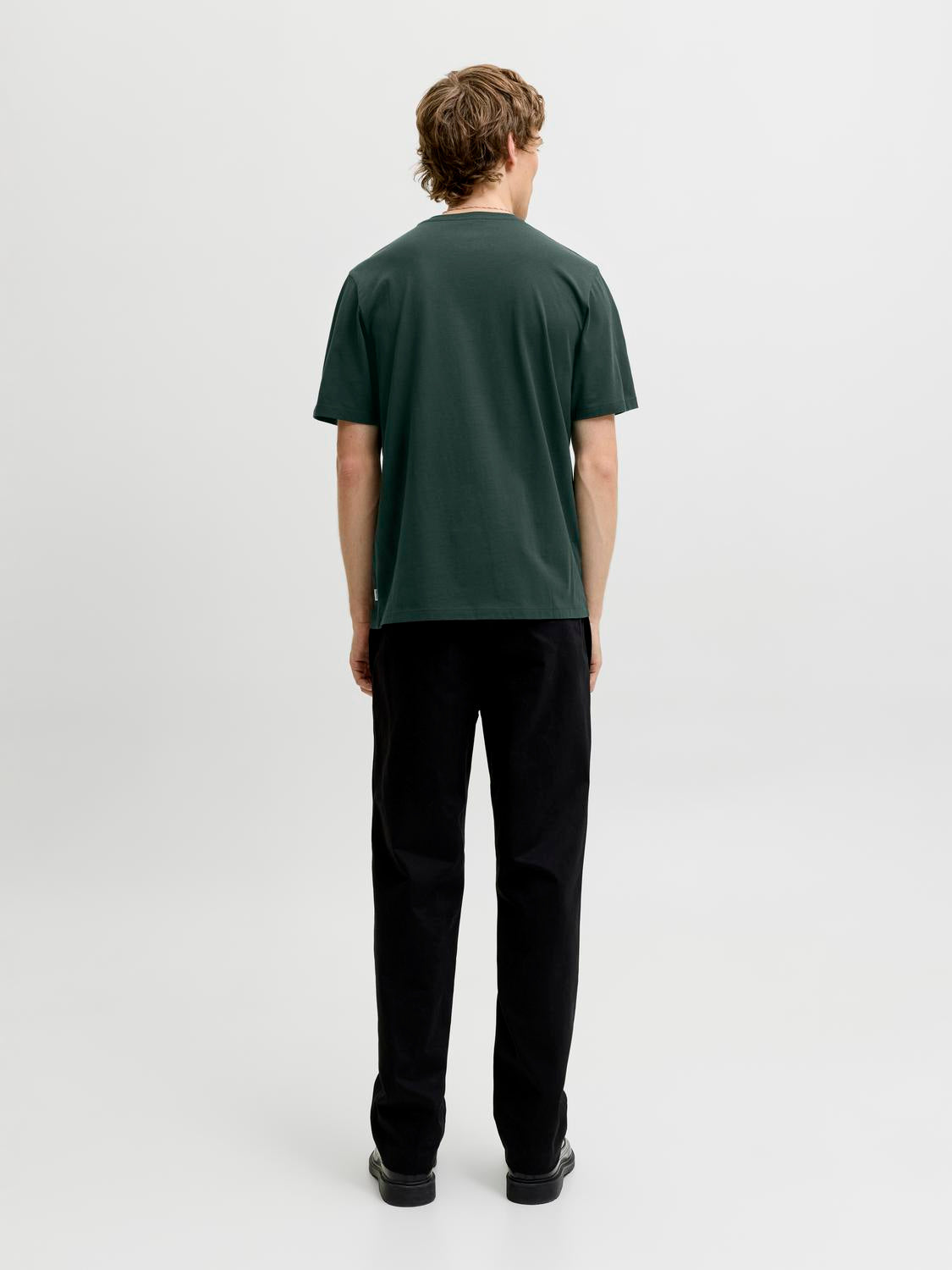 model_shot-back