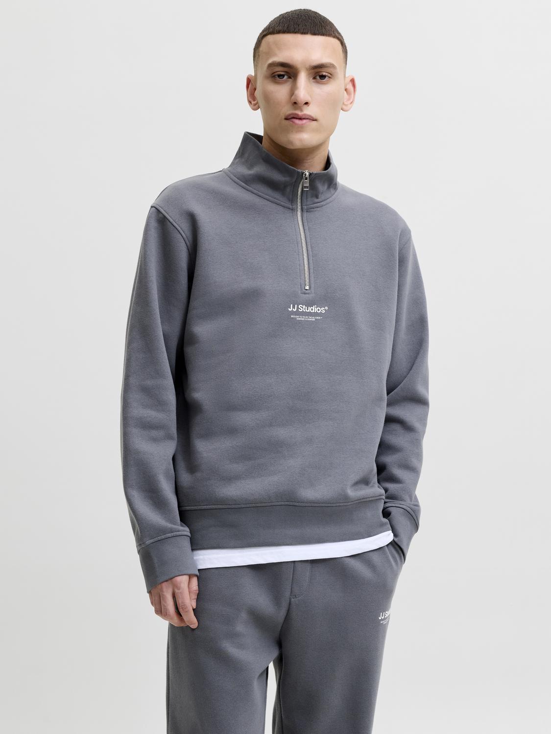 model_shot-front