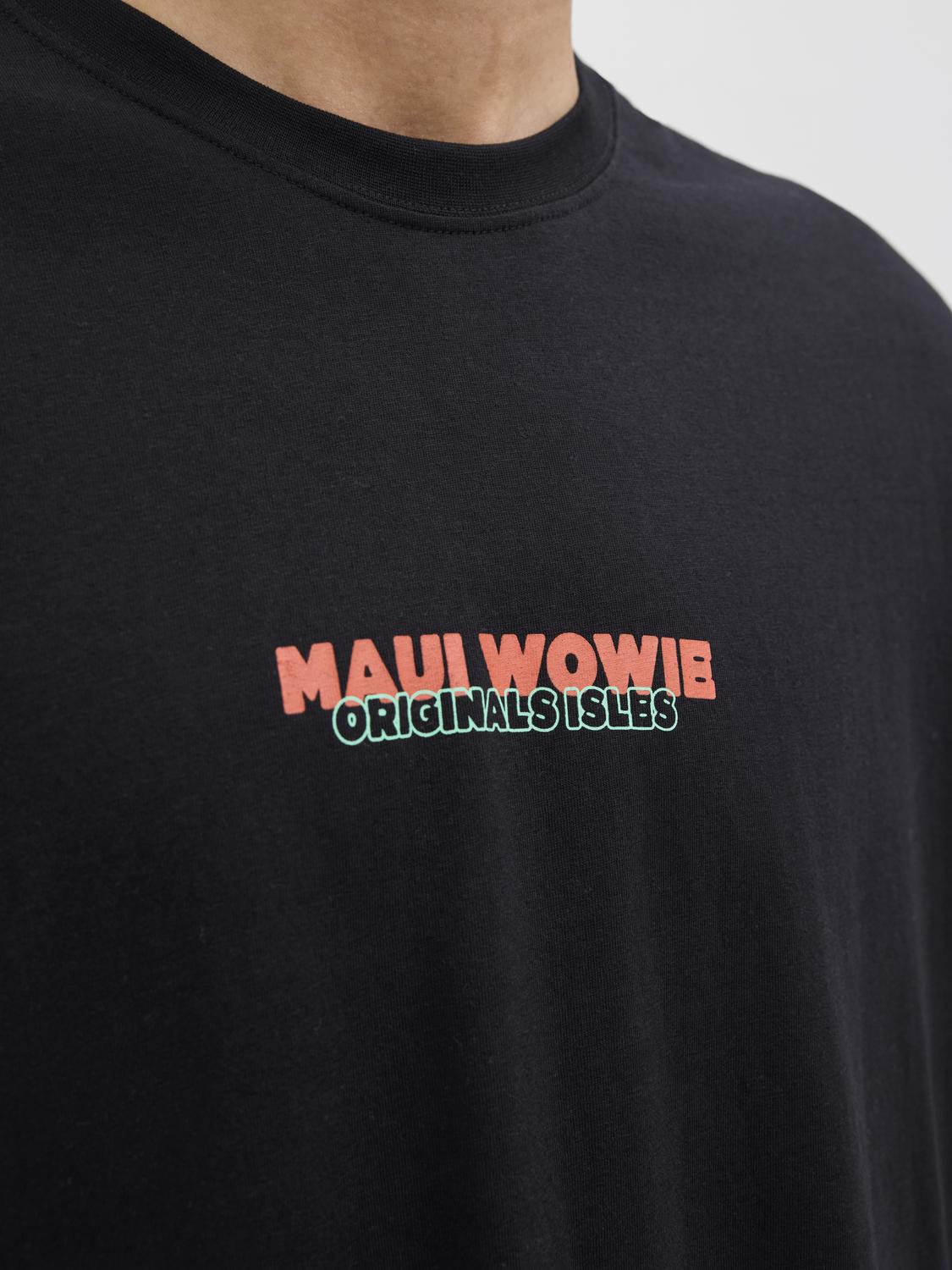 فتحة الرقبة بتفصيل ناعم وجودة عالية