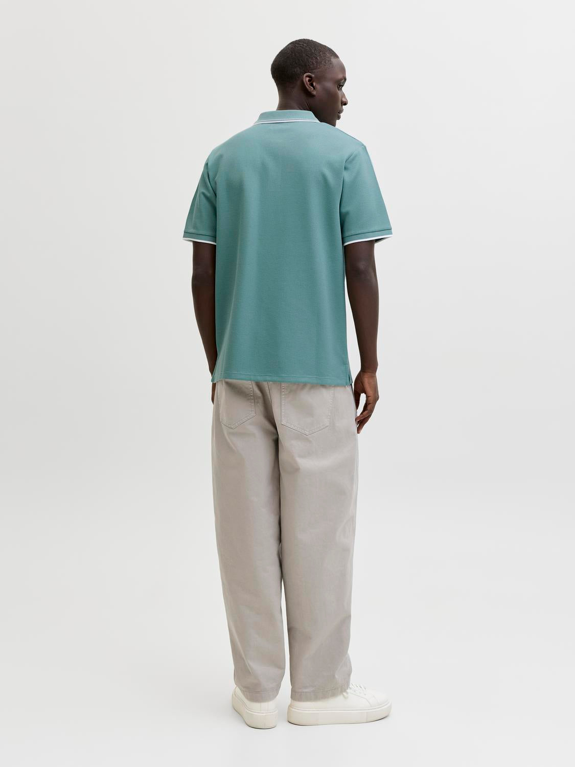 model_shot-back