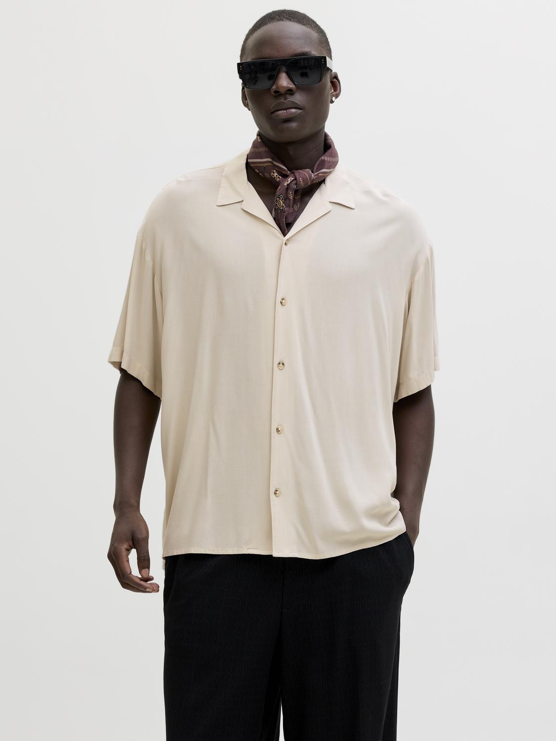 model_shot-front
