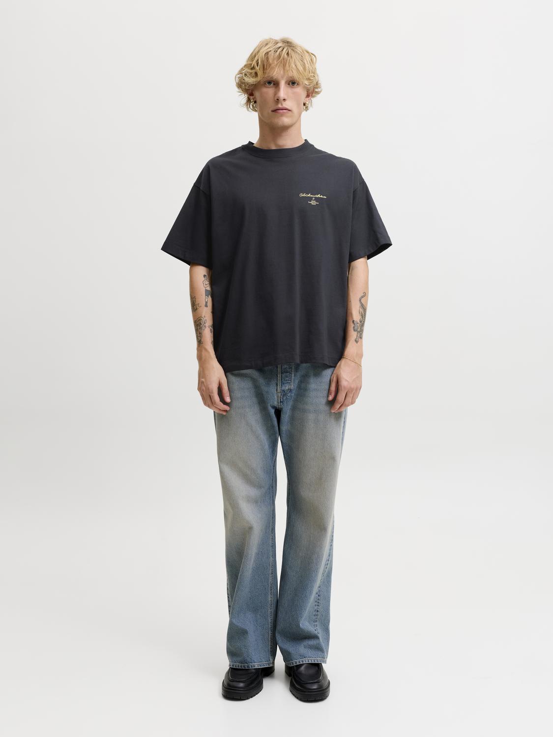 model_shot-front_full