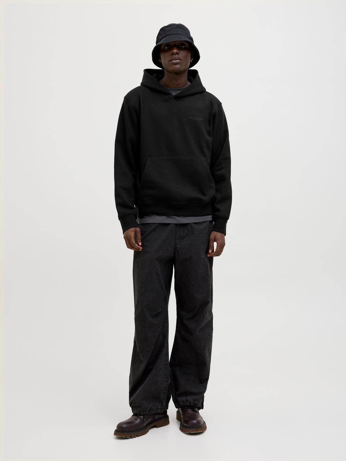 model_shot-front_full