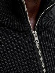 تفاصيل سحاب أمامي في بولفر أسود من جاك آند جونز
