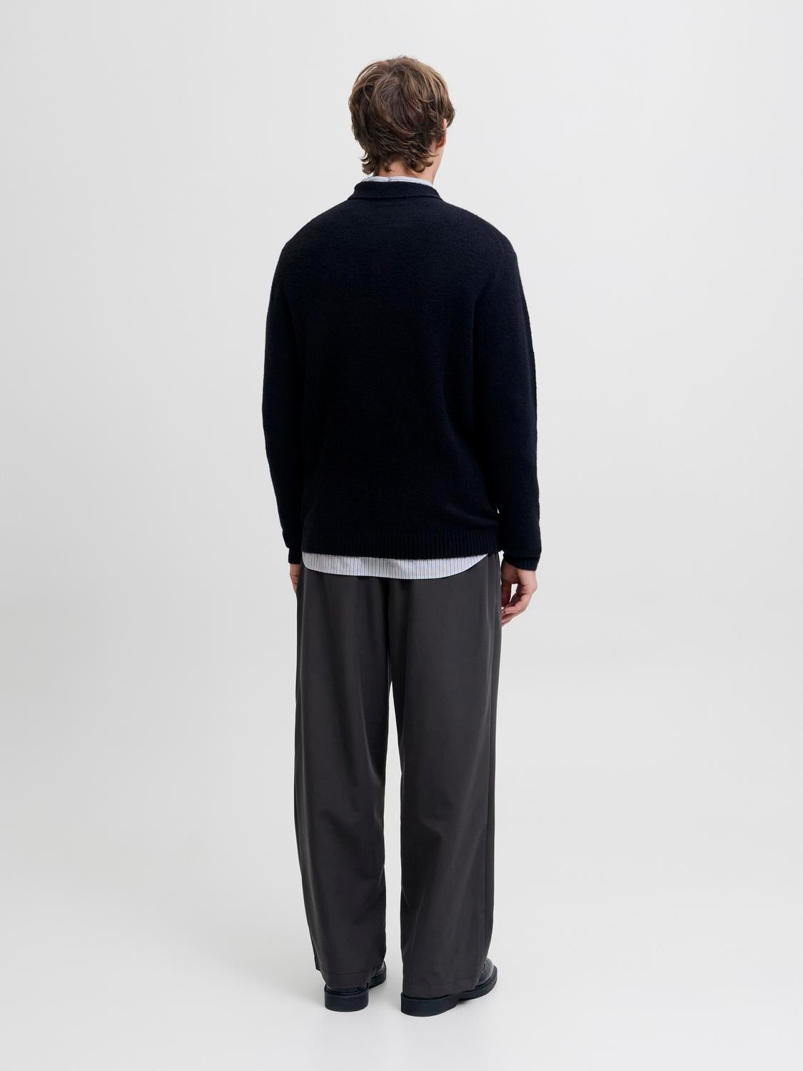 model_shot-back