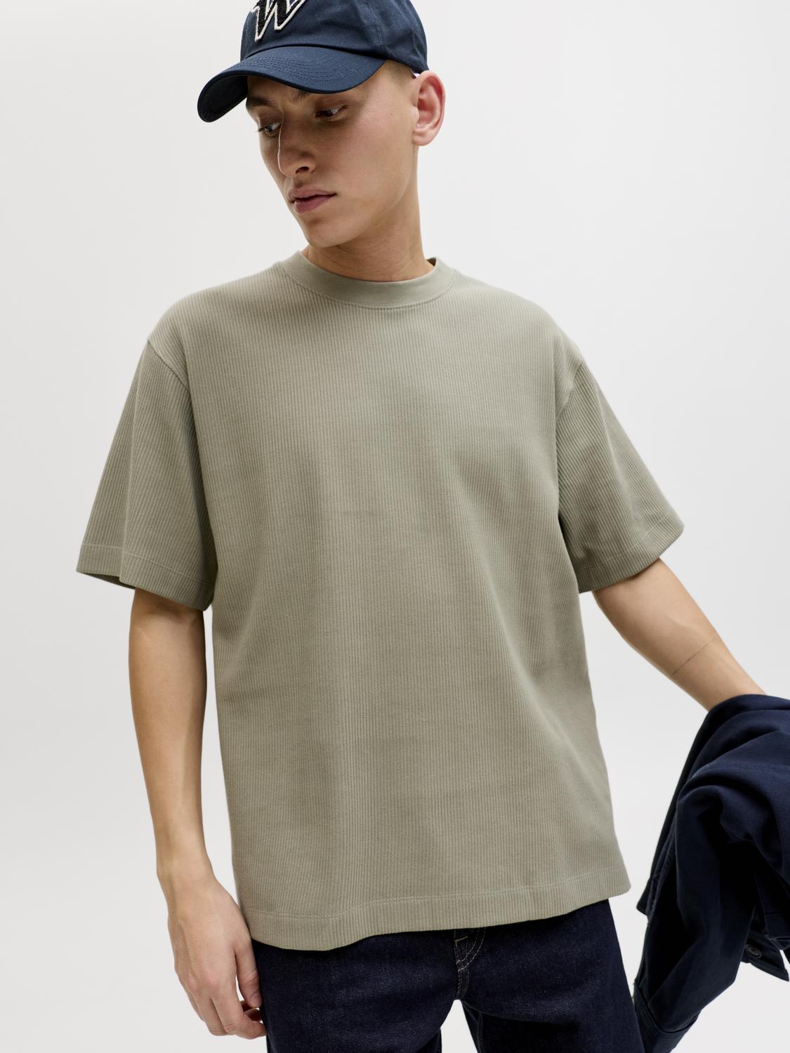 model_shot-creative