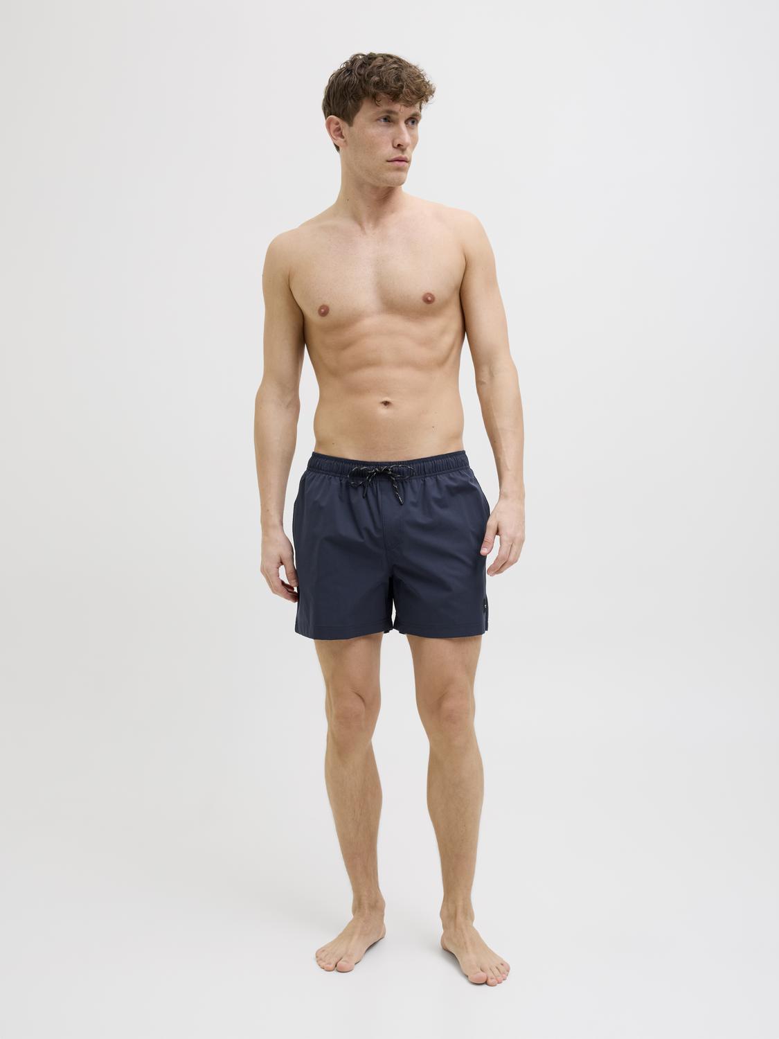 model_shot-front_full