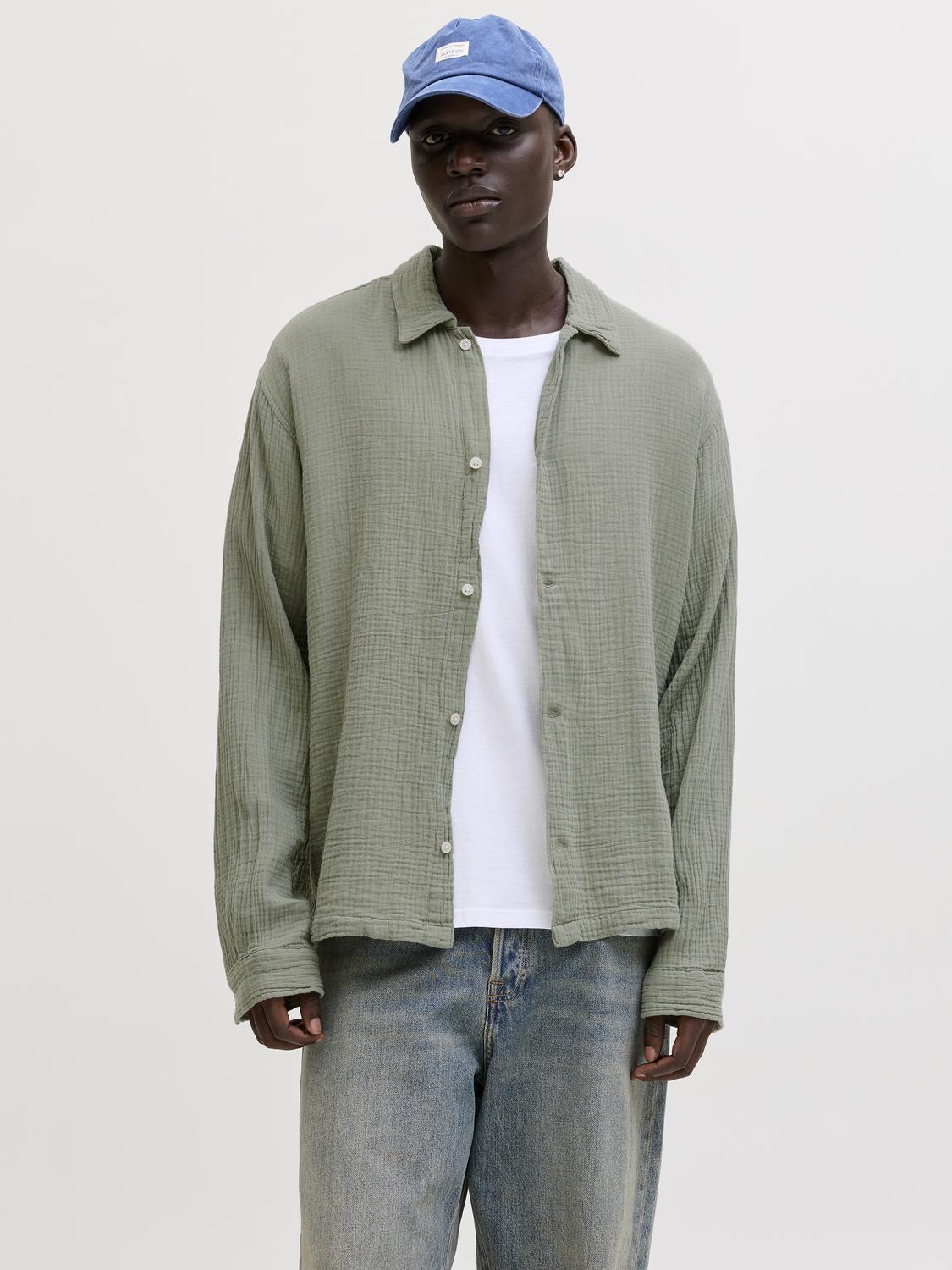 model_shot-front
