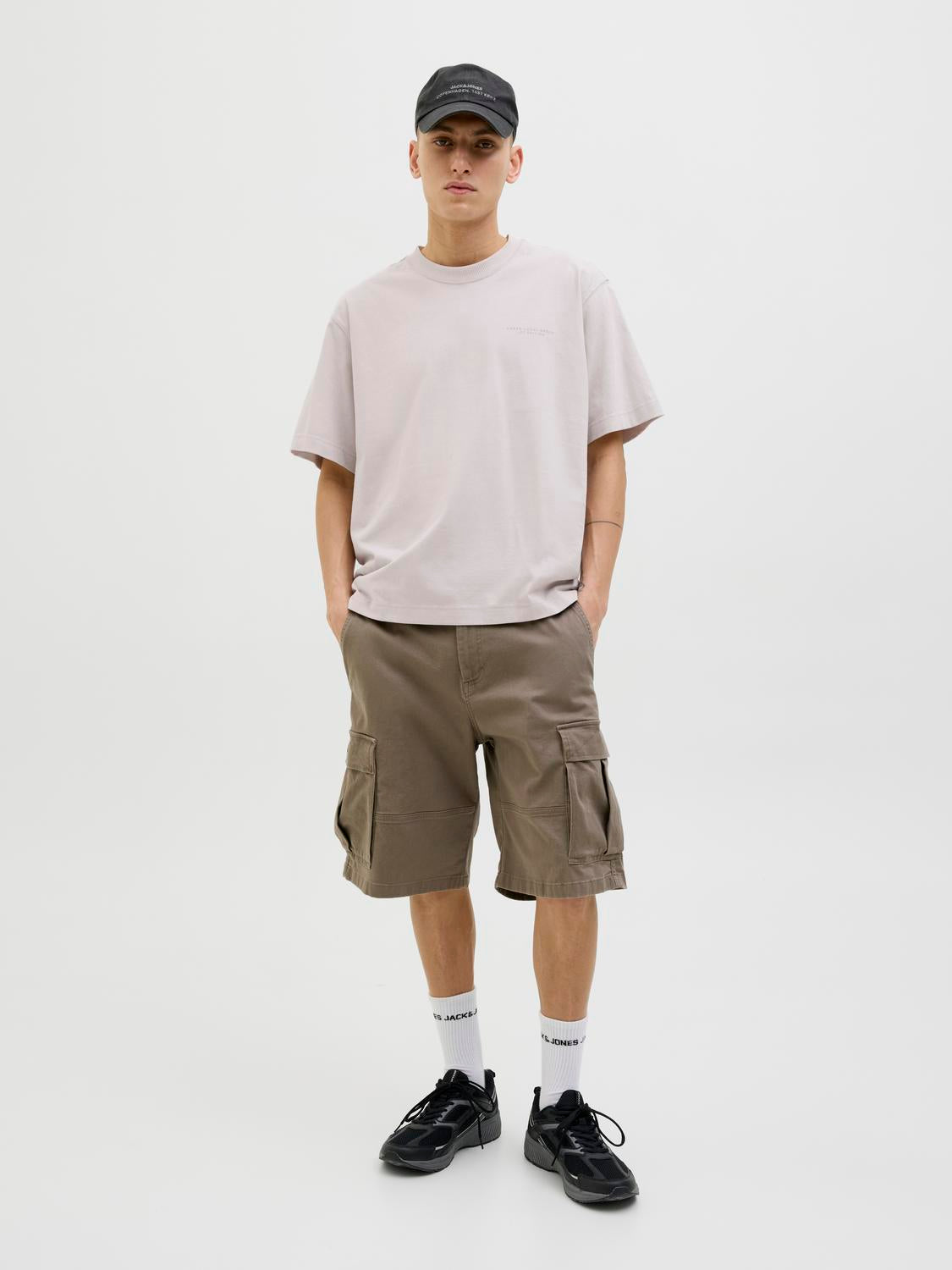 model_shot-front_full